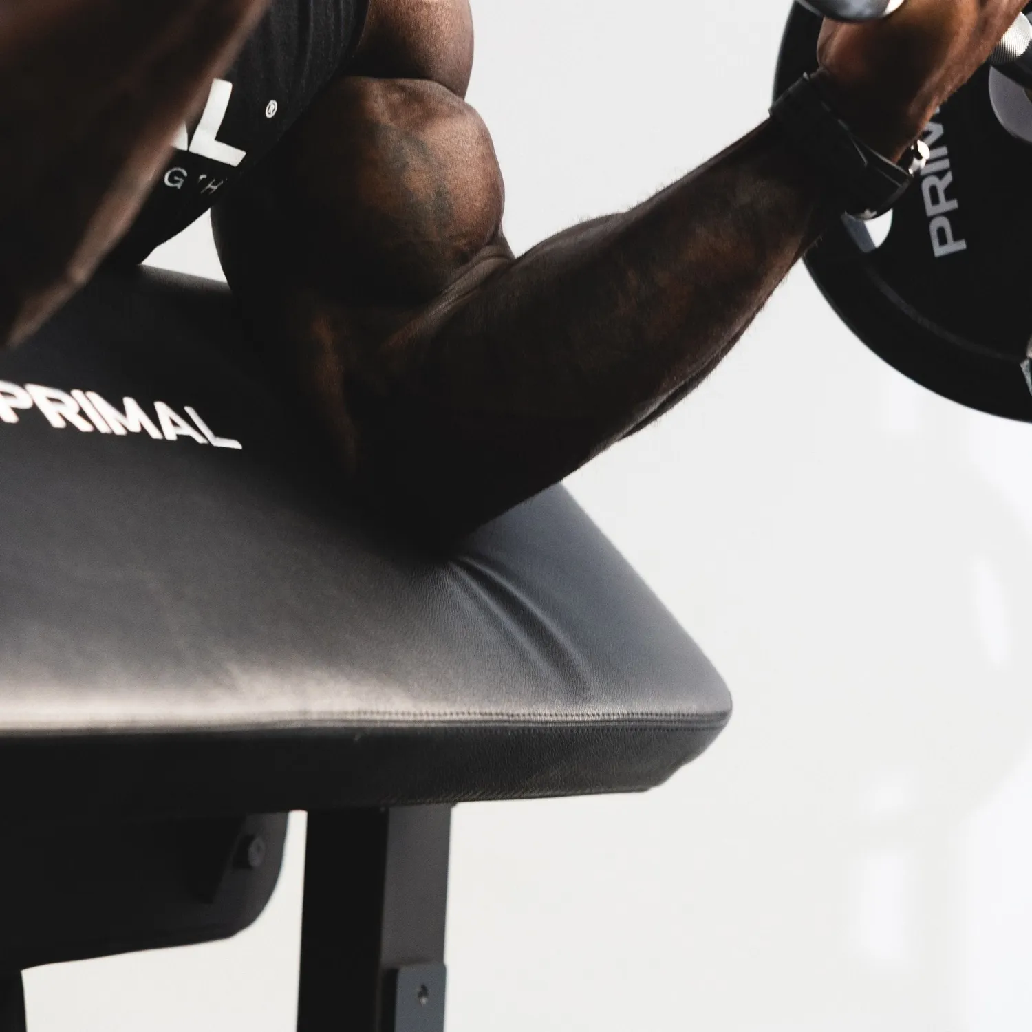 Primal Strength Performance Standing Preacher banc curl 45°