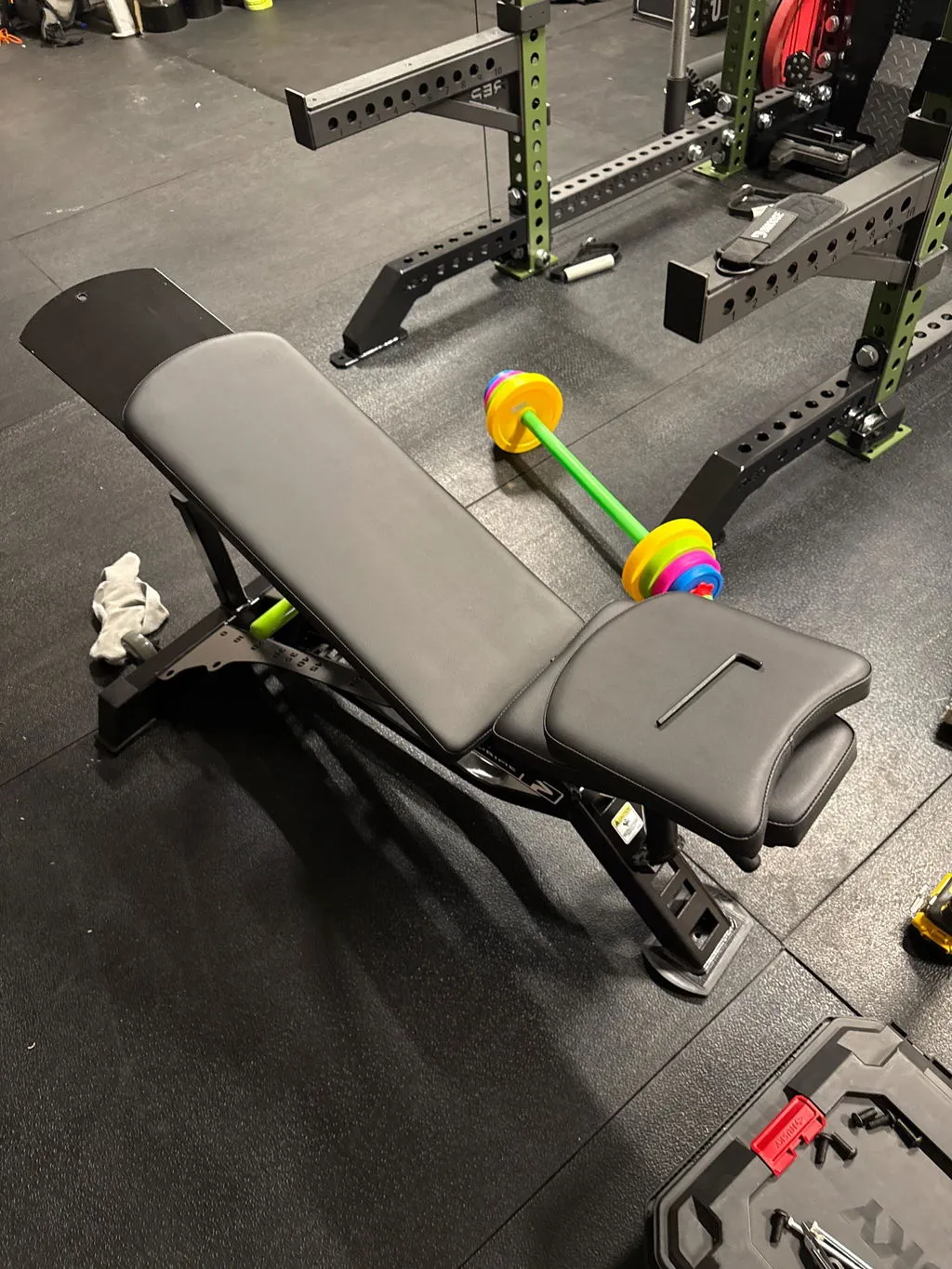 Prime Fitness Shorty banc réglable décliné plat incliné
