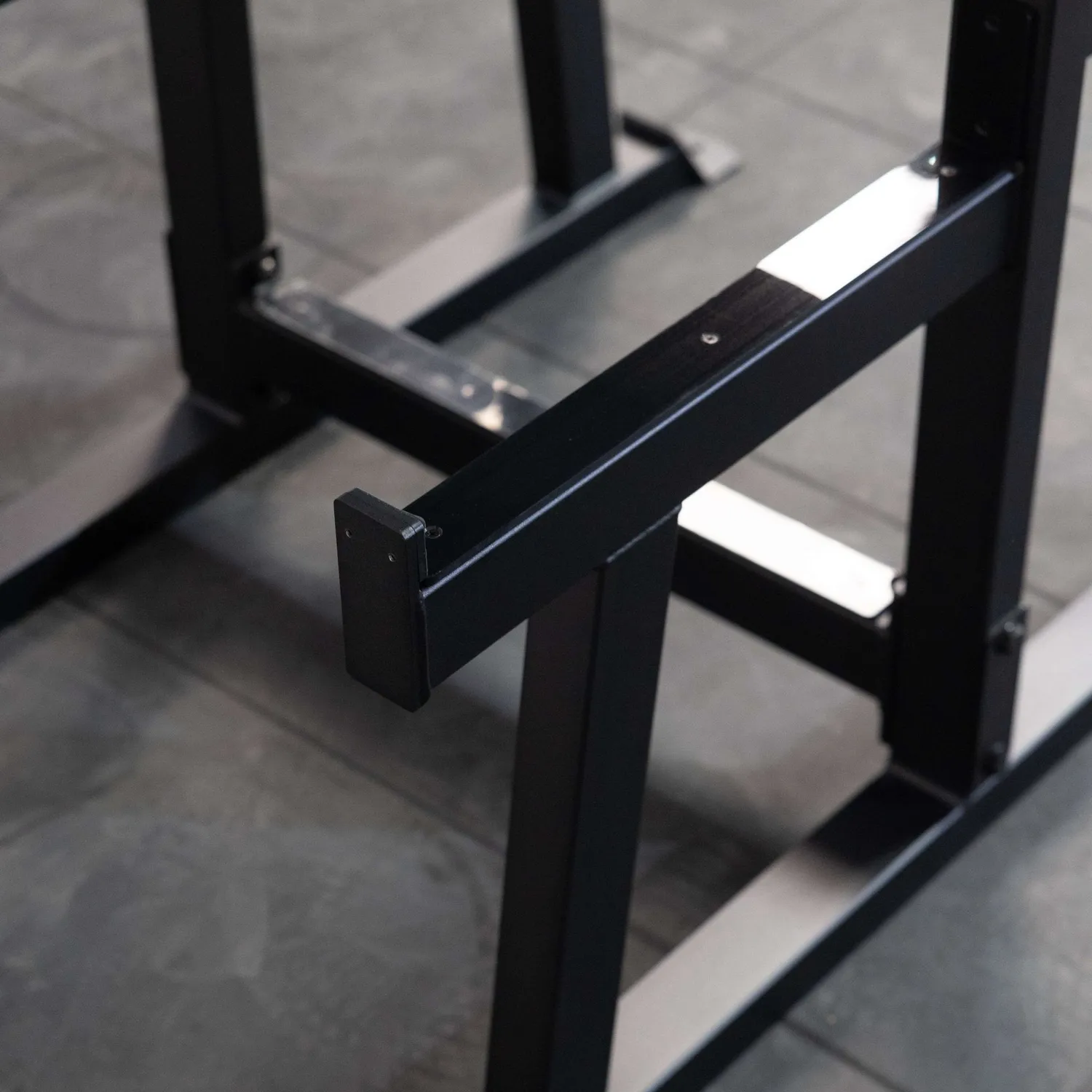 Primal Strength Performance Standing Preacher banc curl 45°